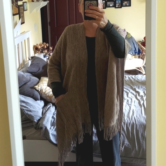 NWT New Directions Fringed Shawl Wrap - Picture 15 of 16